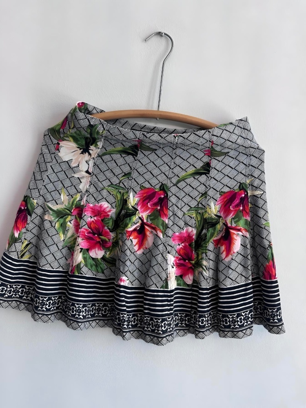 White House Black Market floral print skirt